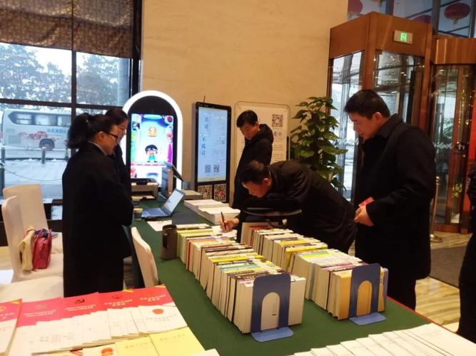 市图书馆首次在两会期间开展信息服务工作 为代表委员提供精准信息咨询服务